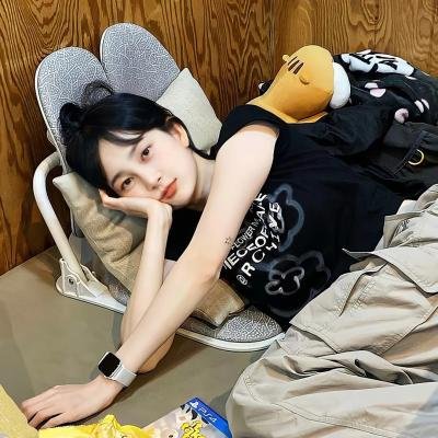 女人与斗士海报
